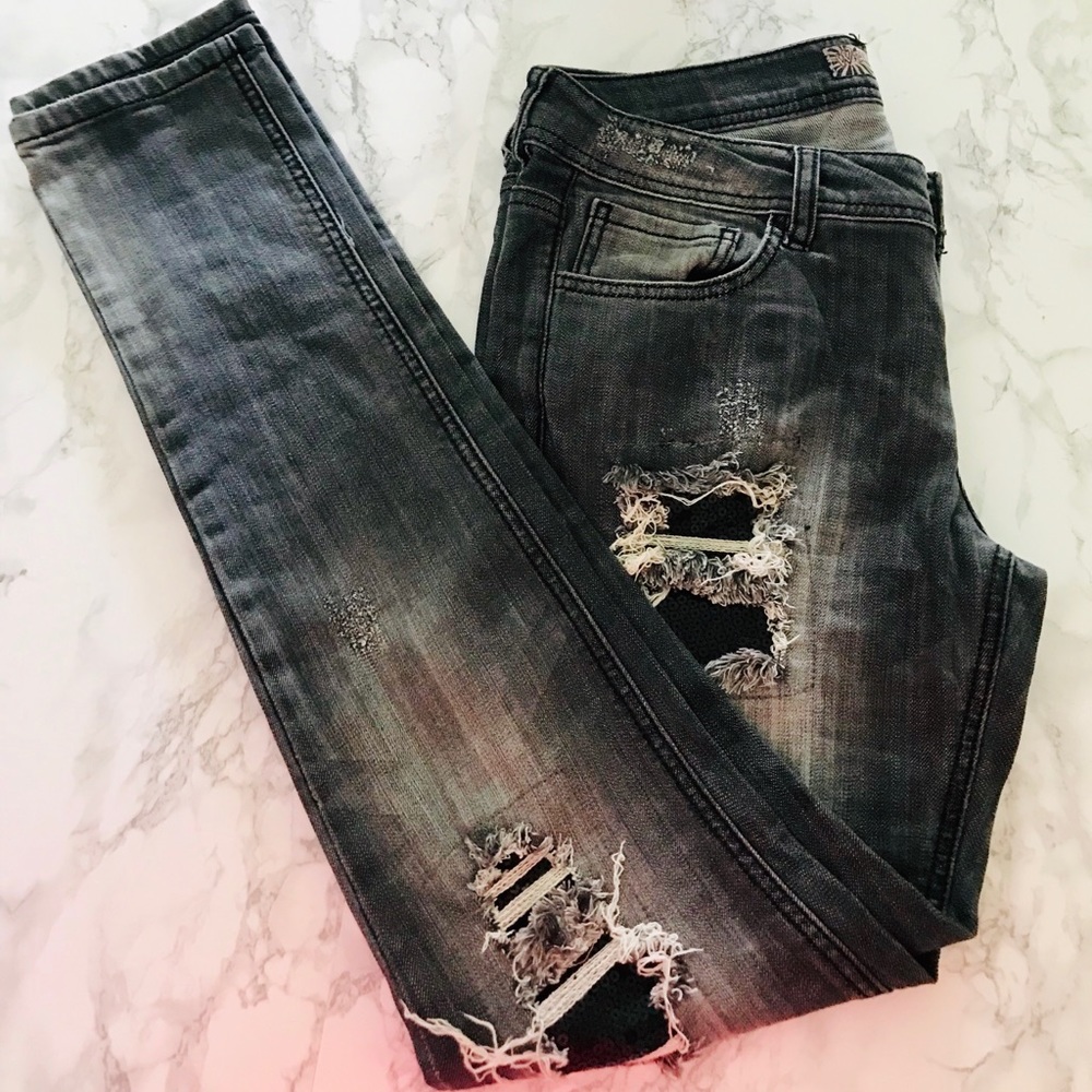 Distressed skinny jeans